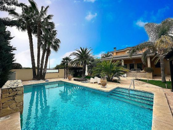 Foto 2 de Casa en venda a Elda de 5 habitacions amb terrassa i piscina