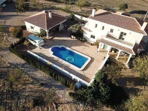 Foto 1 de Casa en venda a Pinós de 4 habitacions amb terrassa i piscina