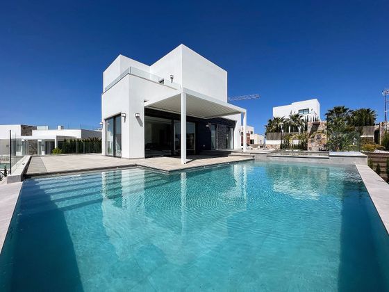 Foto 1 de Xalet en venda a avenida De Las Colinas de 3 habitacions amb terrassa i piscina