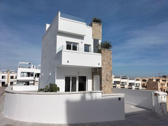 Foto 1 de Casa adossada en venda a urbanización Pau de 3 habitacions amb terrassa i piscina