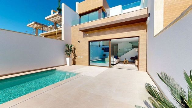 Foto 2 de Casa en venda a calle San Miguel de 3 habitacions amb terrassa i piscina