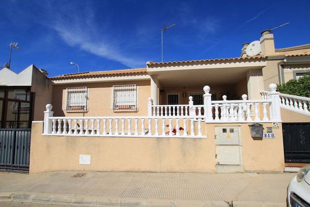 Foto 1 de Casa en venta en Benijófar de 6 habitaciones con terraza y piscina