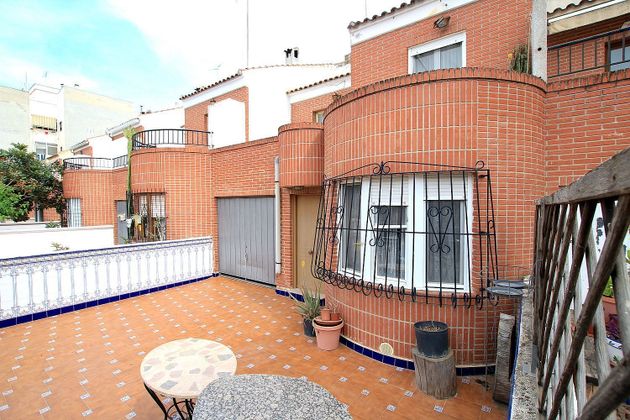 Foto 1 de Casa adossada en venda a Almoradí de 4 habitacions amb terrassa i piscina