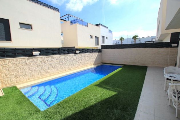 Foto 2 de Casa en venta en Benijófar de 3 habitaciones con piscina y aire acondicionado