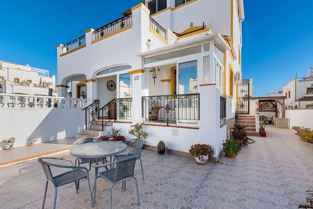 Foto 1 de Casa en venda a Orihuela ciudad de 4 habitacions amb terrassa i piscina