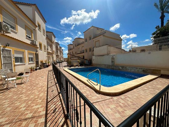 Foto 1 de Venta de casa en Orihuela ciudad de 2 habitaciones con terraza y piscina