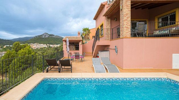 Foto 1 de Casa en venda a Orba de 5 habitacions amb terrassa i piscina