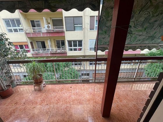 Foto 2 de Venta de piso en Mercado de 4 habitaciones con terraza y balcón