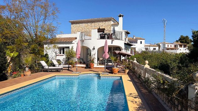 Foto 1 de Casa en venta en Teulada de 4 habitaciones con terraza y piscina