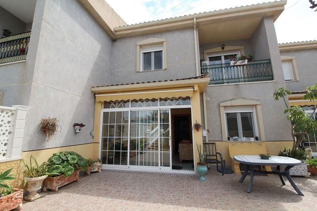 Foto 1 de Casa adossada en venda a El Altet de 6 habitacions amb terrassa i piscina