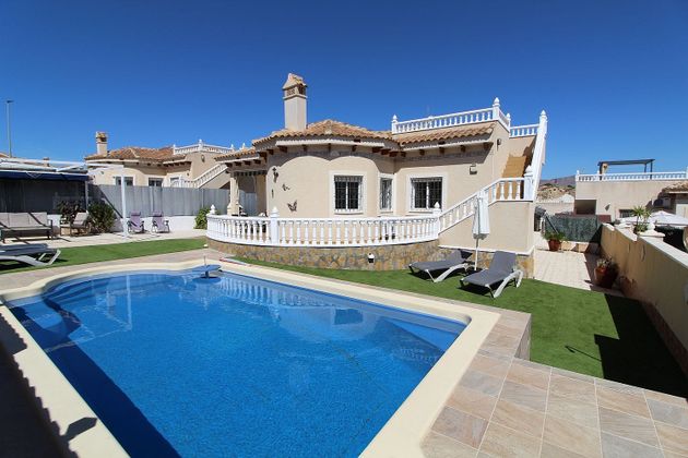 Foto 1 de Venta de chalet en Bigastro de 3 habitaciones con terraza y piscina