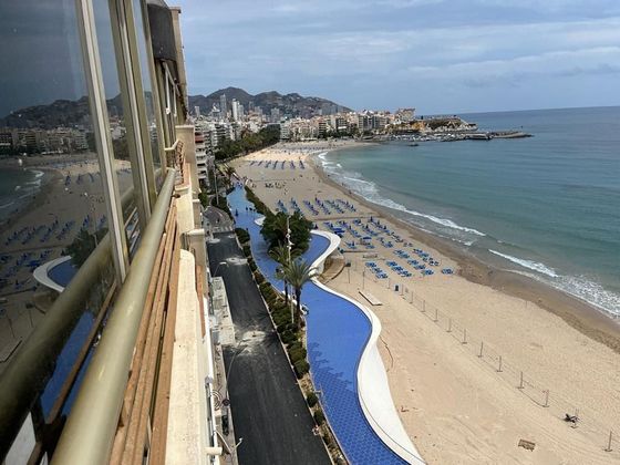 Foto 1 de Pis en lloguer a Playa de Poniente de 3 habitacions amb terrassa i piscina