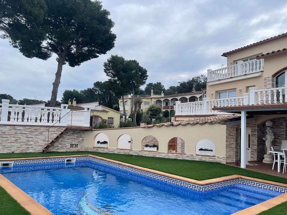 Foto 1 de Casa adossada en venda a calle Masos de 5 habitacions amb terrassa i piscina