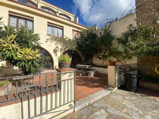 Foto 1 de Casa en venda a calle Torroella de 7 habitacions amb terrassa i piscina