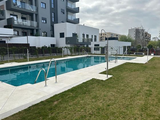 Foto 1 de Pis en venda a Poniente-Norte - Miralbaida - Parque Azahara de 4 habitacions amb terrassa i piscina