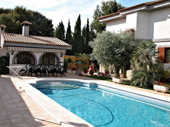 Foto 1 de Venta de chalet en Los Girasoles de 5 habitaciones con terraza y piscina
