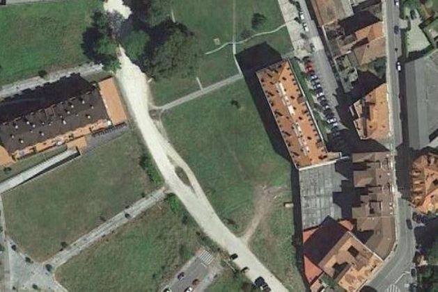 Foto 1 de Venta de terreno en Villaviciosa - Amandi de 1067 m²