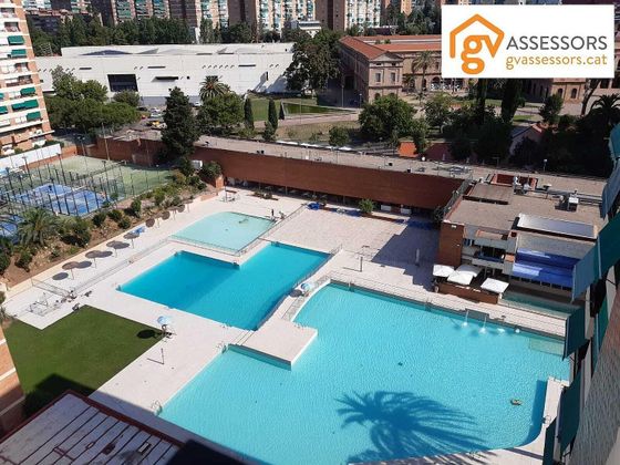 Foto 1 de Pis en venda a La Guineueta de 4 habitacions amb terrassa i piscina