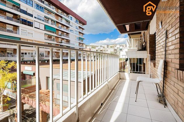 Foto 2 de Piso en venta en La Guineueta de 4 habitaciones con terraza y piscina