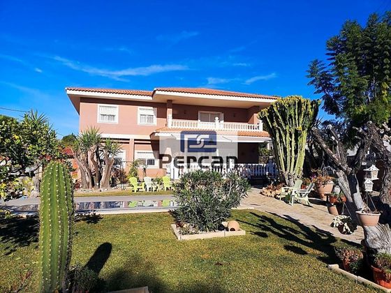 Foto 1 de Chalet en venta en La Huerta de 8 habitaciones con terraza y piscina