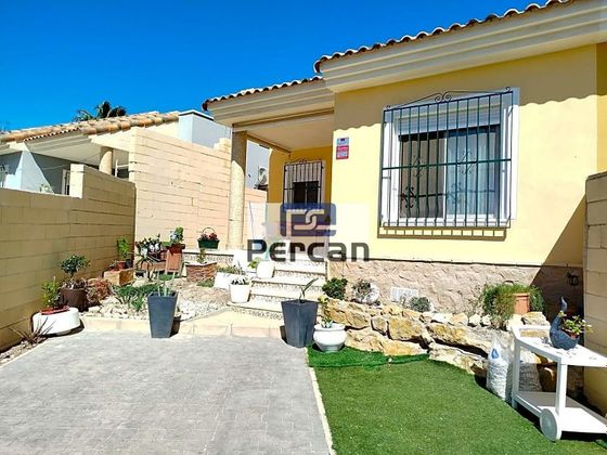 Foto 2 de Casa en venda a Bonalba-Cotoveta de 2 habitacions amb piscina i jardí