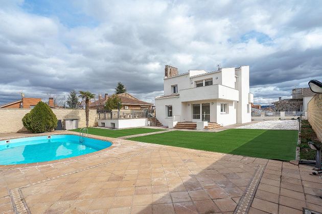 Foto 2 de Xalet en venda a Cabanillas del Campo de 6 habitacions amb terrassa i piscina