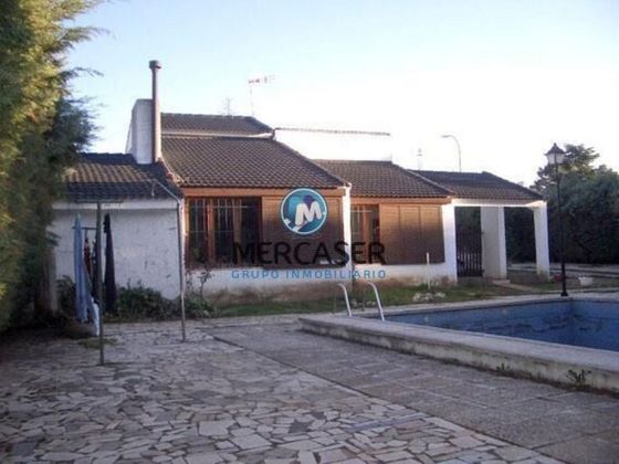 Foto 2 de Xalet en venda a Nuevo Baztán - pueblo de 4 habitacions amb piscina i jardí