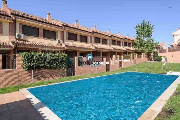 Foto 1 de Casa en venta en Valdeolmos de 4 habitaciones con terraza y piscina