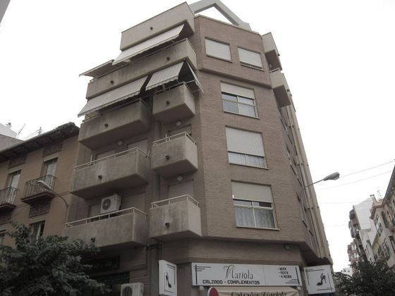 Foto 1 de Àtic en venda a Mercado de 4 habitacions amb terrassa i balcó