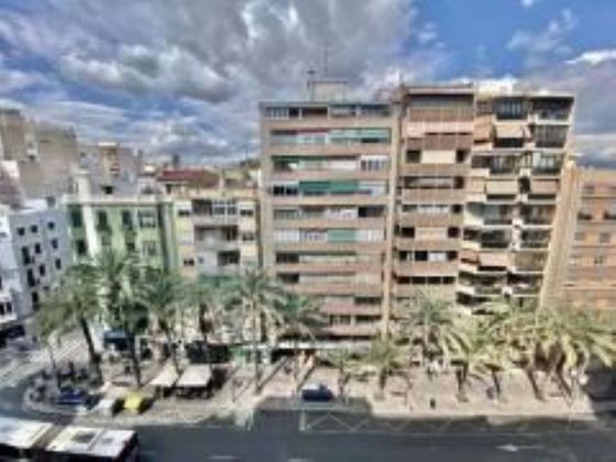 Foto 1 de Venta de ático en avenida Alfonso X El Sabio de 3 habitaciones con terraza y aire acondicionado