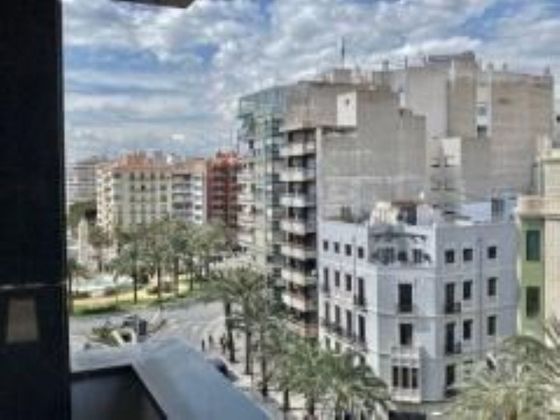 Foto 2 de Venta de ático en avenida Alfonso X El Sabio de 3 habitaciones con terraza y aire acondicionado
