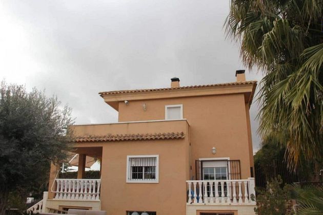 Foto 2 de Chalet en venta en Los Arenales del Sol de 5 habitaciones con terraza y piscina