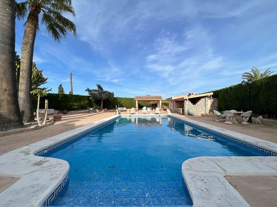 Foto 1 de Venta de chalet en Alzabares de 4 habitaciones con terraza y piscina