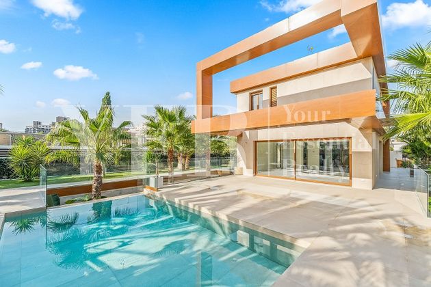 Foto 2 de Casa en venda a calle Mallorca de 5 habitacions amb terrassa i piscina