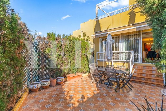 Foto 2 de Venta de casa en calle Clara Campoamor de 5 habitaciones con terraza y piscina