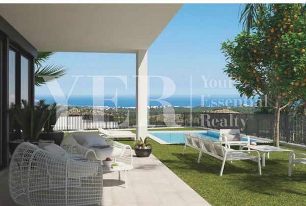 Foto 2 de Casa adossada en venda a calle Mariola de 3 habitacions amb terrassa i piscina