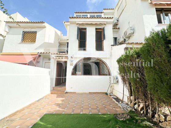 Foto 1 de Casa en venda a calle Salabre de 3 habitacions amb terrassa i piscina