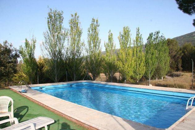 Foto 2 de Casa en venta en calle Fuente Roja de 8 habitaciones con terraza y piscina