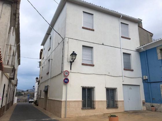 Foto 2 de Casa adossada en venda a calle San Ramon de 6 habitacions amb terrassa i garatge