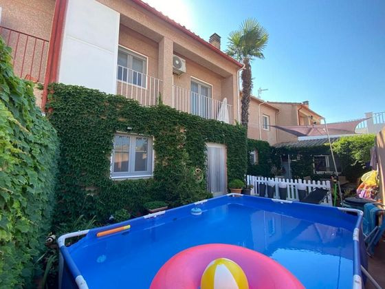Foto 2 de Casa adossada en venda a calle Moleta de 7 habitacions amb terrassa i jardí