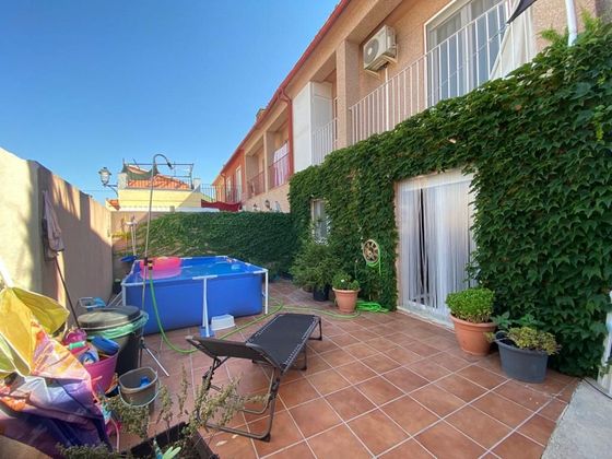 Foto 1 de Casa adossada en venda a calle Moleta de 7 habitacions amb terrassa i jardí