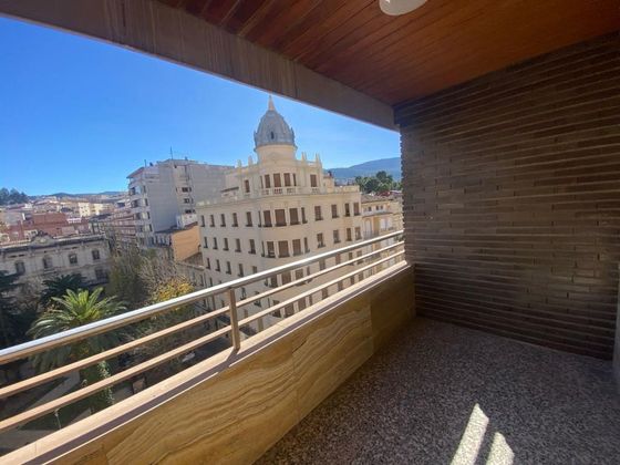 Foto 1 de Venta de piso en avenida País Valencià de 6 habitaciones con garaje y balcón