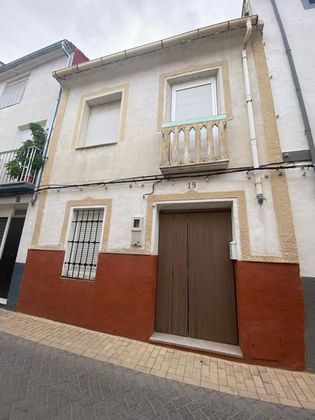 Foto 1 de Casa adossada en venda a calle Nueva de 5 habitacions amb terrassa i jardí