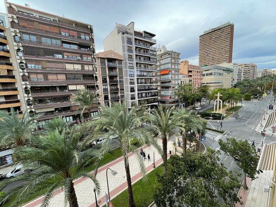Foto 2 de Venta de piso en San Juan de Alicante/Sant Joan d´Alacant de 4 habitaciones con balcón y aire acondicionado