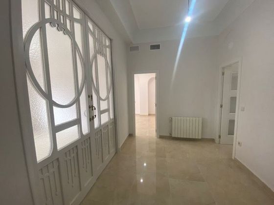 Foto 1 de Alquiler de piso en Centro - Alicante de 3 habitaciones con balcón y aire acondicionado
