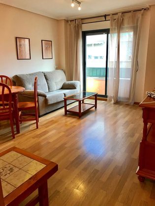Foto 2 de Pis en lloguer a calle Sargento Vaillo Alicante de 1 habitació amb terrassa i mobles