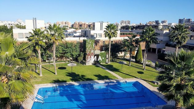 Foto 1 de Pis en venda a avenida Pintor Fernando Soria de 4 habitacions amb terrassa i piscina