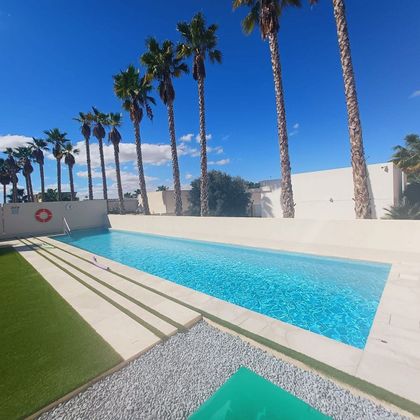 Foto 2 de Xalet en venda a San Fulgencio de 4 habitacions amb terrassa i piscina