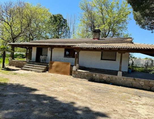 Foto 1 de Casa rural en venda a El Pinar - La Dehesa - Resto de Navalcarnero de 3 habitacions amb piscina