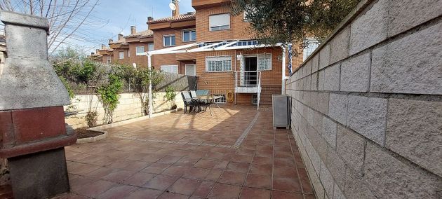 Foto 1 de Casa en venta en Camarma de Esteruelas de 3 habitaciones con terraza y piscina